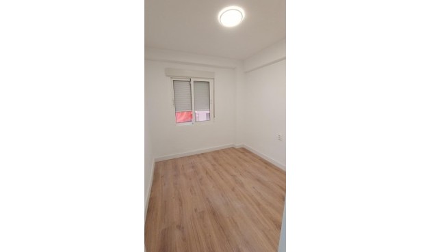 Resale - Apartment -
Torrevieja - Centro