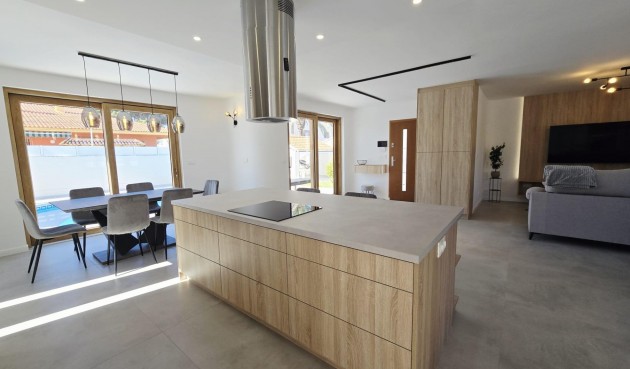 Resale - Villa -
Orihuela Costa - Cabo Roig