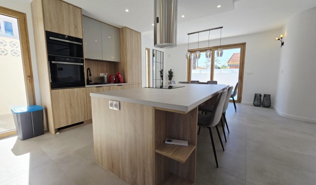 Resale - Villa -
Orihuela Costa - Cabo Roig
