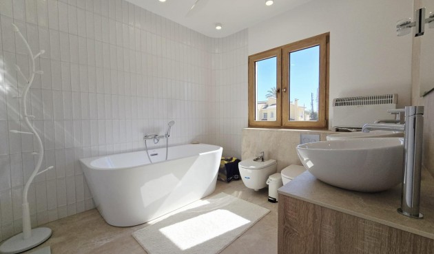 Resale - Villa -
Orihuela Costa - Cabo Roig