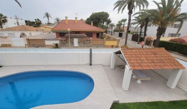 Resale - Villa -
Orihuela Costa - Cabo Roig