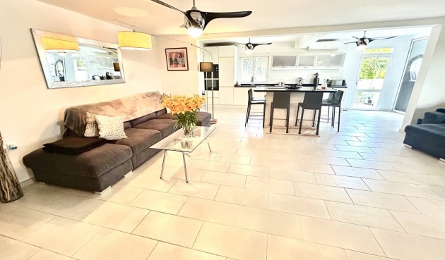 Återförsäljning - Villa -
Catral - Costa Blanca