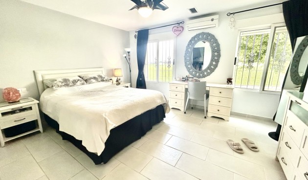 Återförsäljning - Villa -
Catral - Costa Blanca