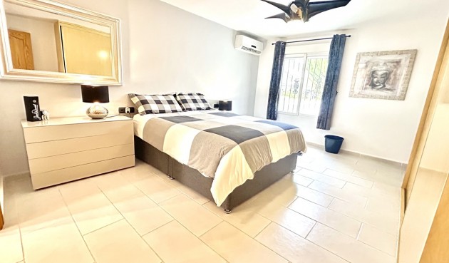 Återförsäljning - Villa -
Catral - Costa Blanca