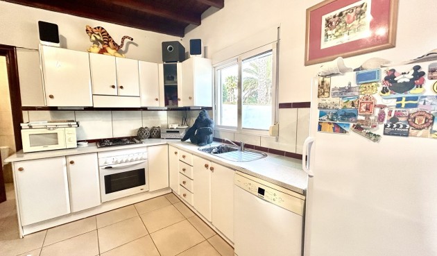 Återförsäljning - Villa -
Catral - Costa Blanca