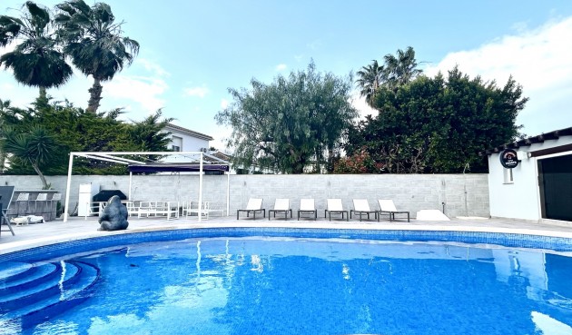 Återförsäljning - Villa -
Catral - Costa Blanca