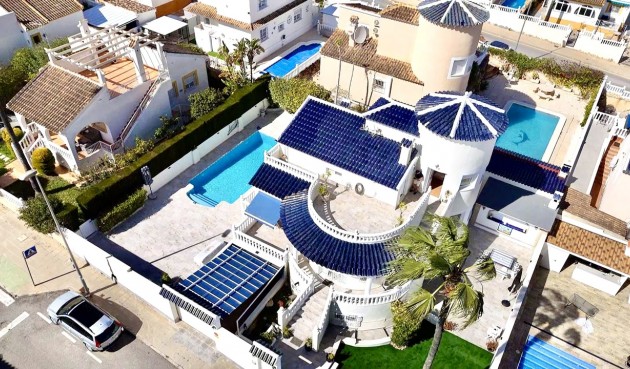 Resale - Villa -
Pinar de Campoverde - Inland