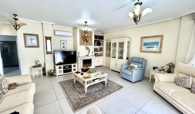 Resale - Villa -
Pinar de Campoverde - Inland