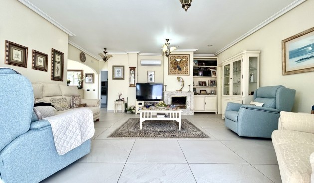 Resale - Villa -
Pinar de Campoverde - Inland