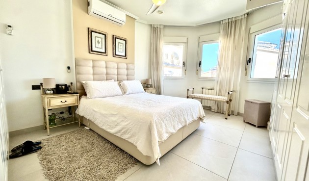 Resale - Villa -
Pinar de Campoverde - Inland