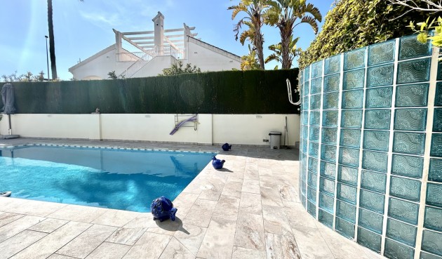 Resale - Villa -
Pinar de Campoverde - Inland