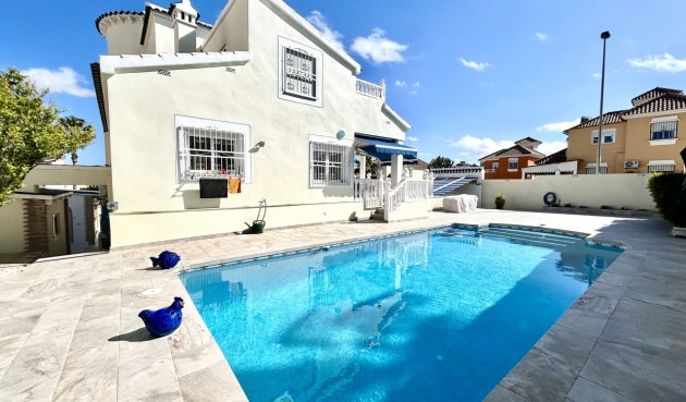 Resale - Villa -
Pinar de Campoverde - Inland