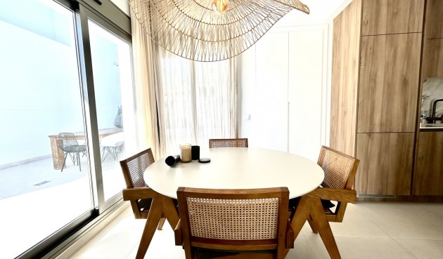 Resale - Villa -
Las Filipinas - Inland