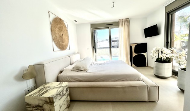 Resale - Villa -
Las Filipinas - Inland
