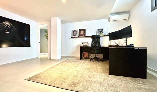 Resale - Villa -
Las Filipinas - Inland