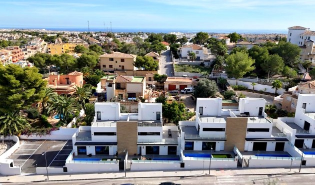 Brukt - Villa -
Villamartin - Costa Blanca