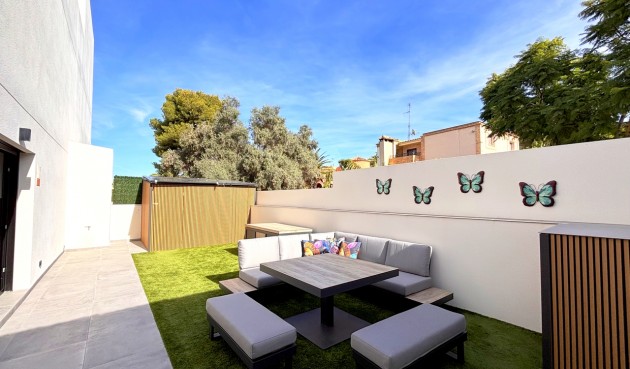 Brukt - Villa -
Villamartin - Costa Blanca
