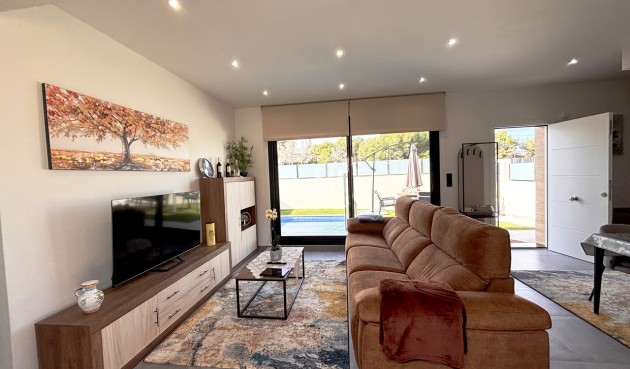 Brukt - Villa -
Villamartin - Costa Blanca
