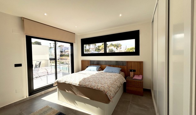 Brukt - Villa -
Villamartin - Costa Blanca