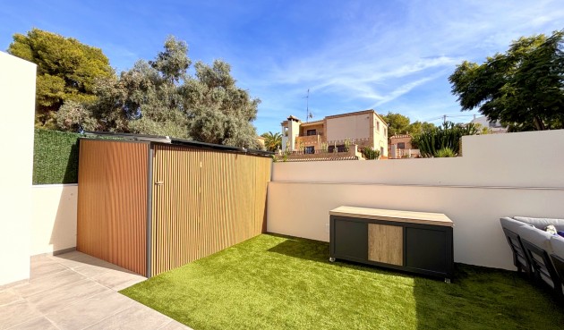 Brukt - Villa -
Villamartin - Costa Blanca