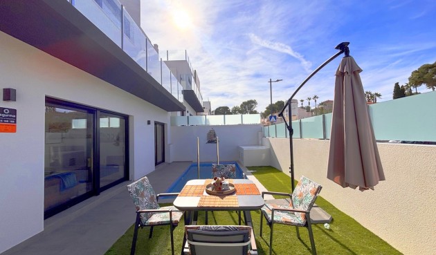 Brukt - Villa -
Villamartin - Costa Blanca