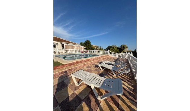 Reventa - Villa -
Albatera - Partida Lomas