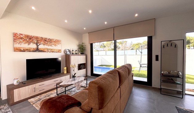 Brukt - Villa -
Villamartin - Costa Blanca