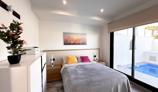 Brukt - Villa -
Villamartin - Costa Blanca