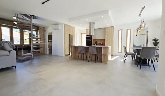 Brukt - Villa -
Orihuela Costa - Cabo Roig