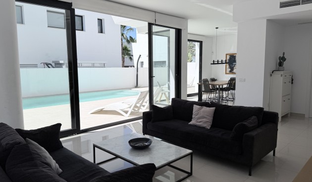 Brukt - Villa -
Ciudad Quesada - Costa Blanca