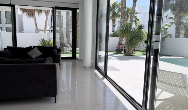 Brukt - Villa -
Ciudad Quesada - Costa Blanca