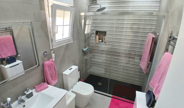 Brukt - Villa -
Villamartin - Costa Blanca