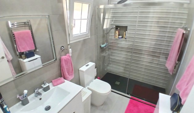Brukt - Villa -
Villamartin - Costa Blanca
