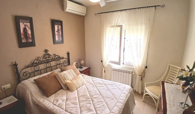 Brukt - Villa -
Villamartin - Costa Blanca