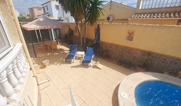 Brukt - Villa -
Villamartin - Costa Blanca