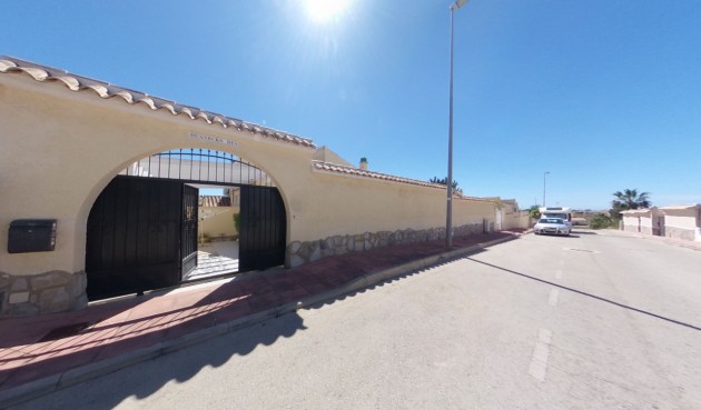 Brukt - Villa -
Villamartin - Costa Blanca