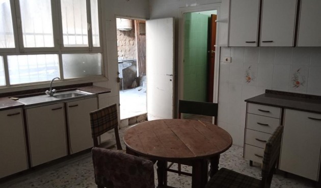Reventa - Semi Detached -
HurchIllo - PUEBLO CENTRO