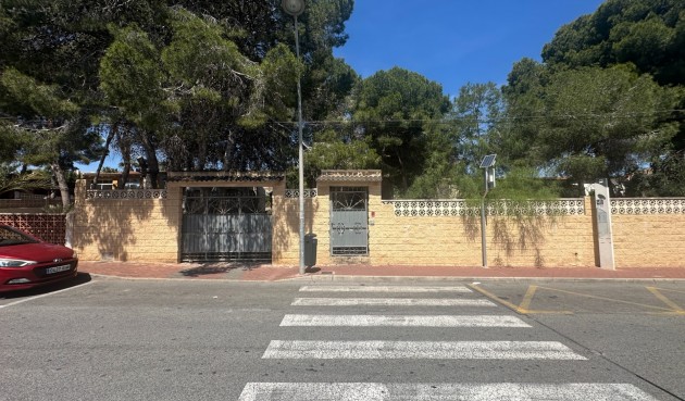 Återförsäljning - Villa -
Torrevieja - Costa Blanca