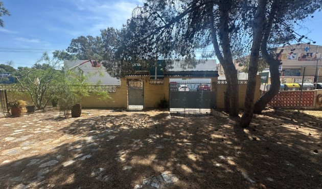 Återförsäljning - Villa -
Torrevieja - Costa Blanca