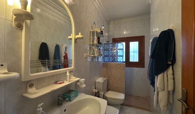 Återförsäljning - Villa -
Torrevieja - Costa Blanca