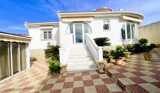 Brukt - Villa -
Ciudad Quesada - Costa Blanca