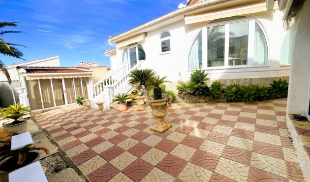 Brukt - Villa -
Ciudad Quesada - Costa Blanca