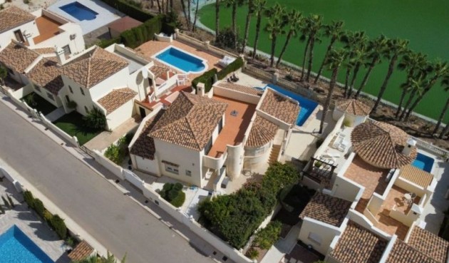 Brukt - Villa -
Orihuela Costa - Costa Blanca