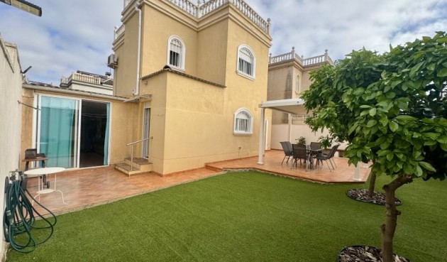 Återförsäljning - Villa -
Torrevieja - Costa Blanca