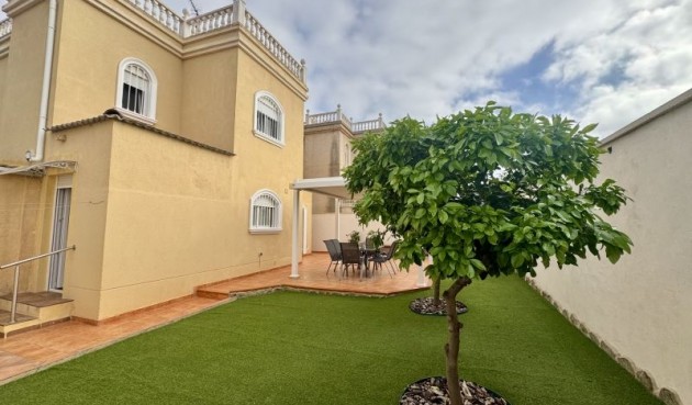 Återförsäljning - Villa -
Torrevieja - Costa Blanca
