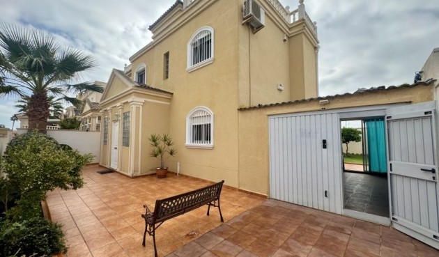 Återförsäljning - Villa -
Torrevieja - Costa Blanca