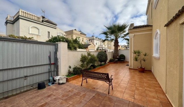 Återförsäljning - Villa -
Torrevieja - Costa Blanca