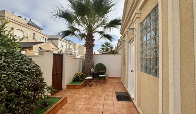 Återförsäljning - Villa -
Torrevieja - Costa Blanca
