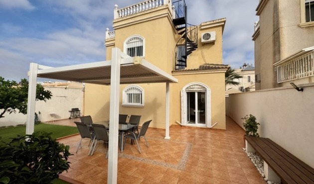 Återförsäljning - Villa -
Torrevieja - Costa Blanca