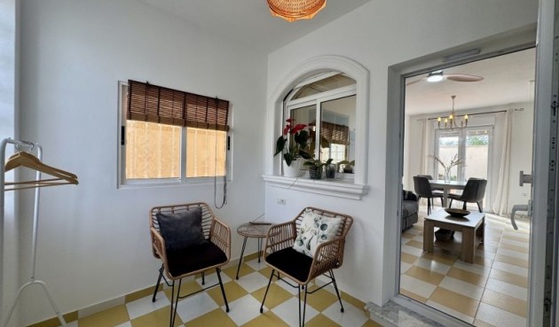 Återförsäljning - Villa -
Torrevieja - Costa Blanca
